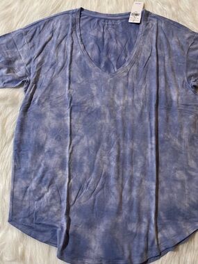 American Eagle Outfitters Women's Tie-Dye V-Neck Tee